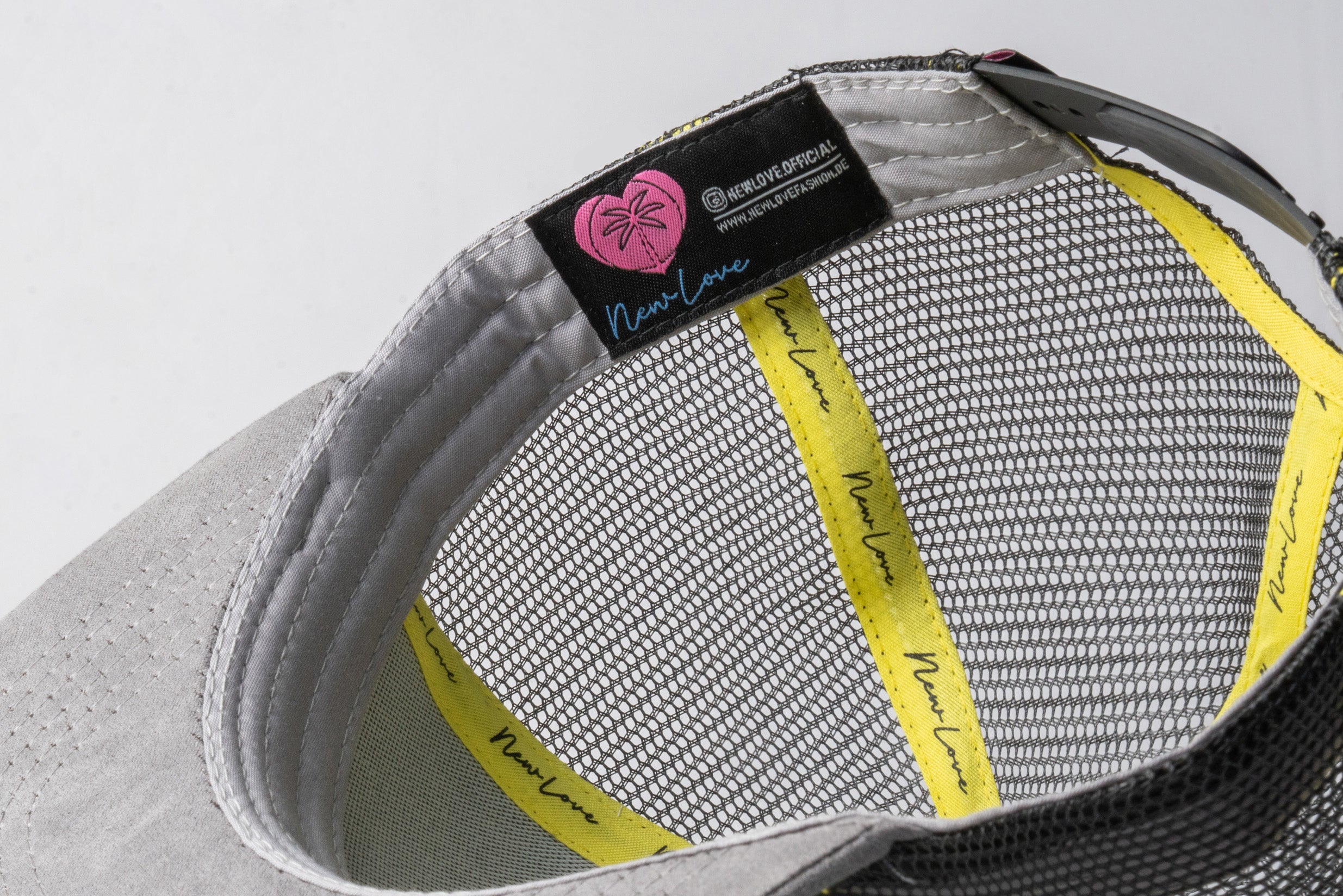 Gorra trucker NEWLOVE - gris