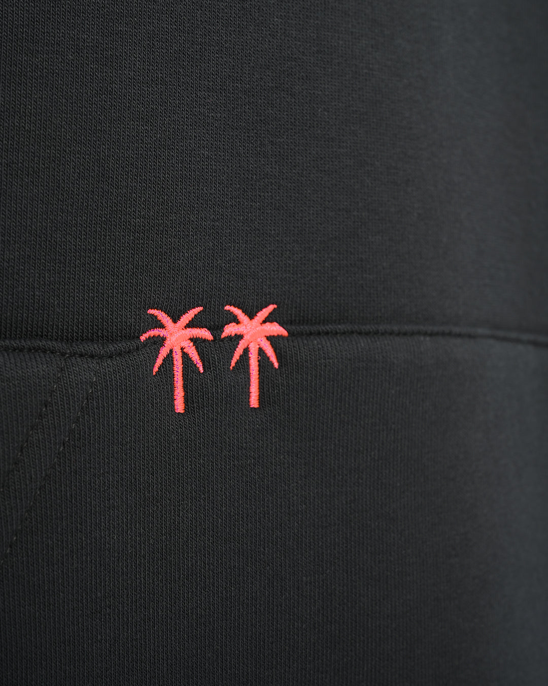 Sudadera con capucha negra lavada rosa!