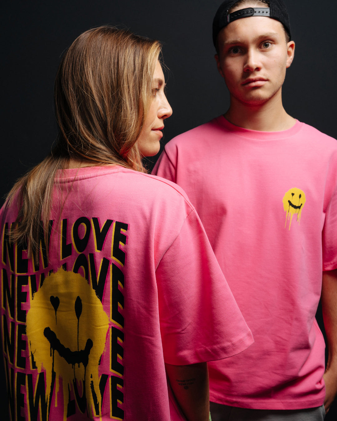 Smiley de camisa rosa extragrande