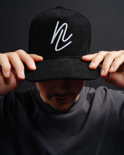 Snapback NEWLOVE - Cordón Negro 