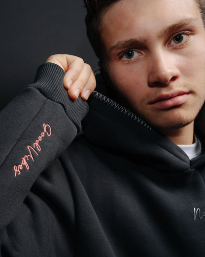 Sudadera oversize con capucha negra lavada de goma