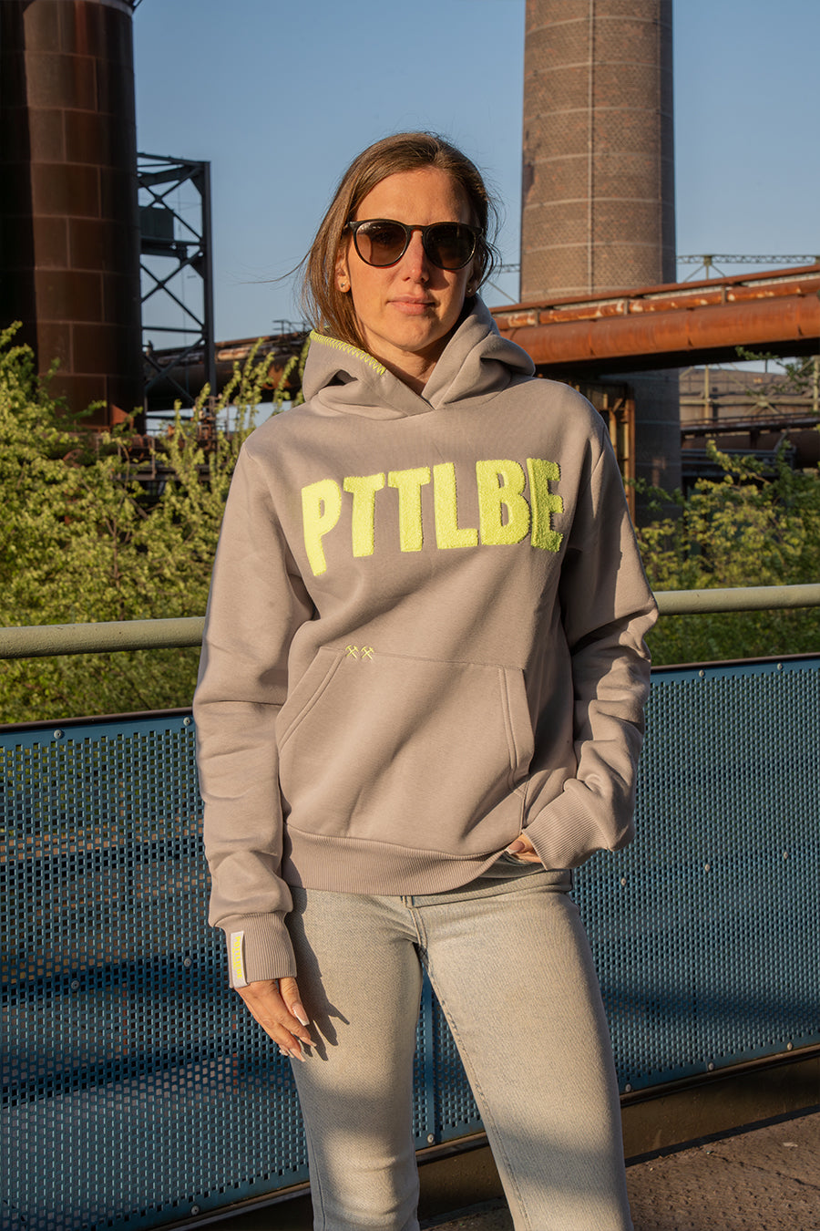 Hoodie "PTTLBE" Grau / Neon-Gelb