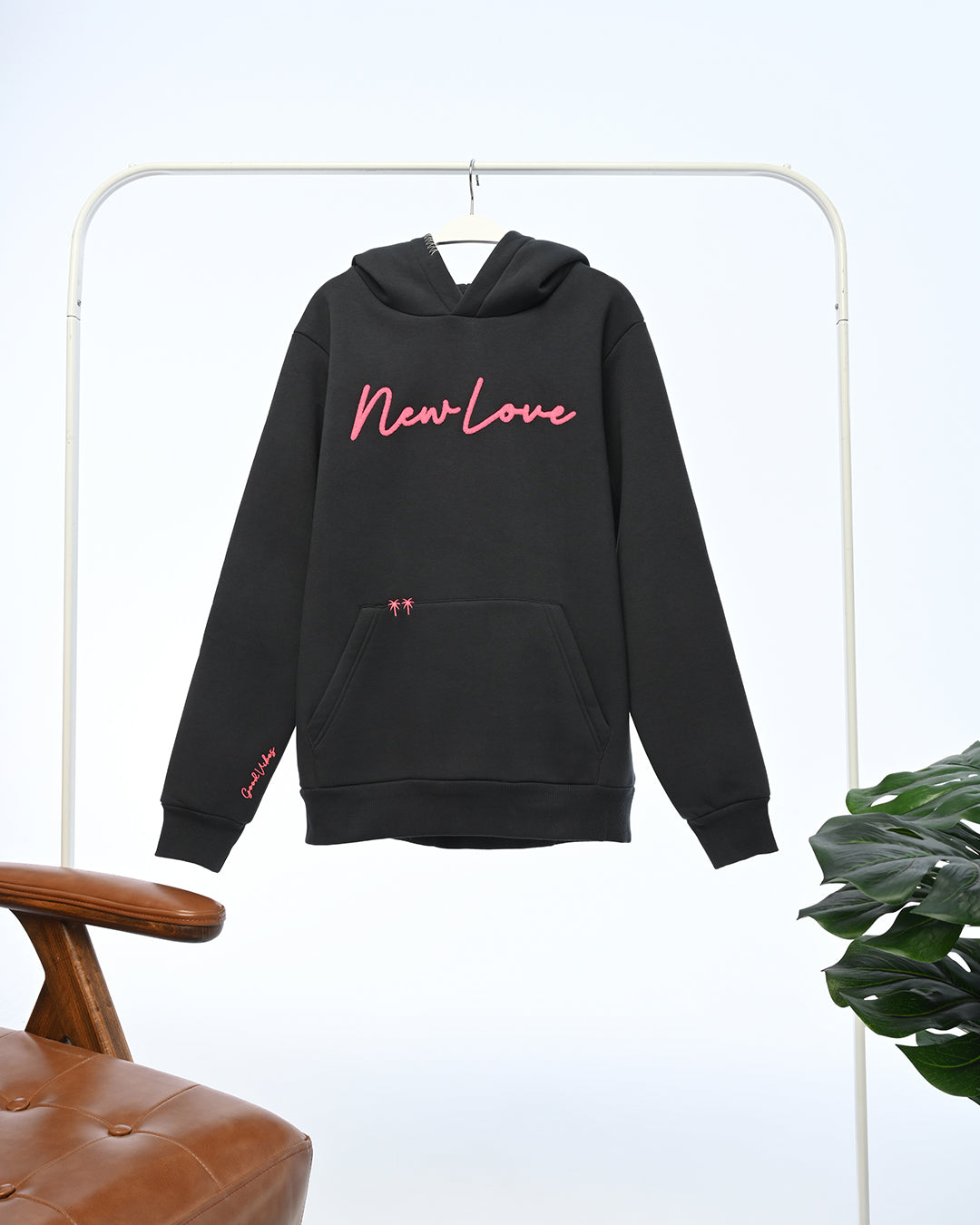 Sudadera con capucha negra lavada rosa!